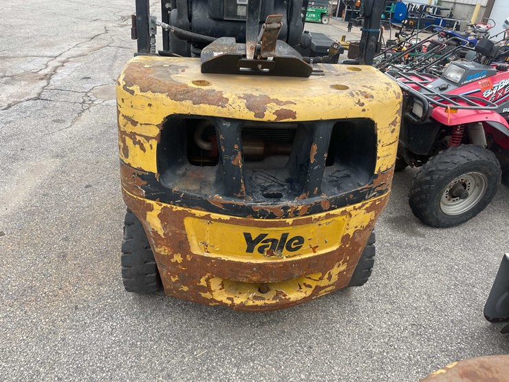 #1366-•-yale-5000-lb.-capacity,-pneumatic-forklift-(o3)-image-3