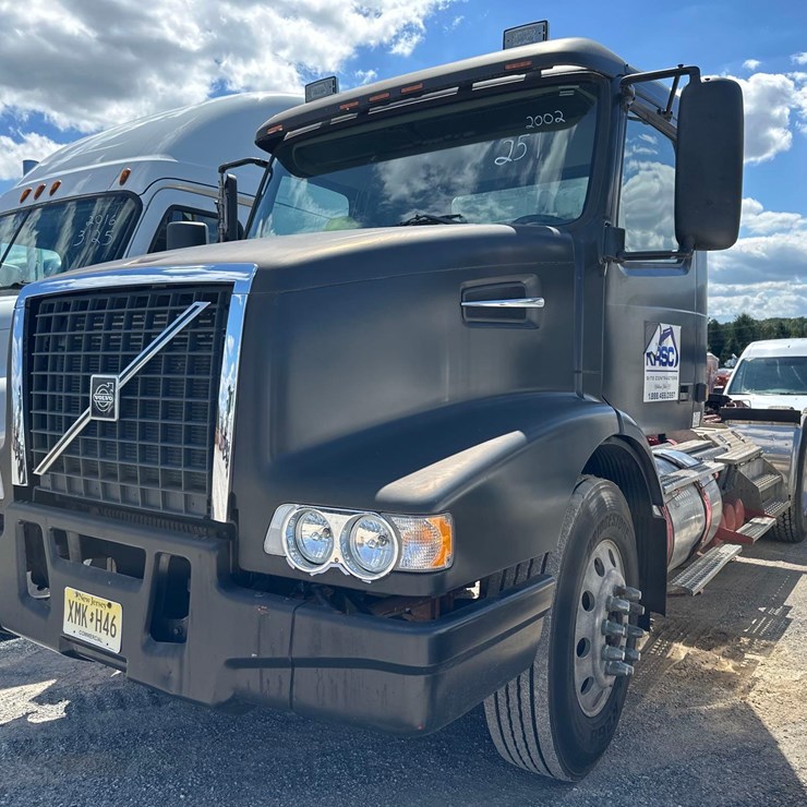 2002 Volvo Tandem Axle Road Tractor