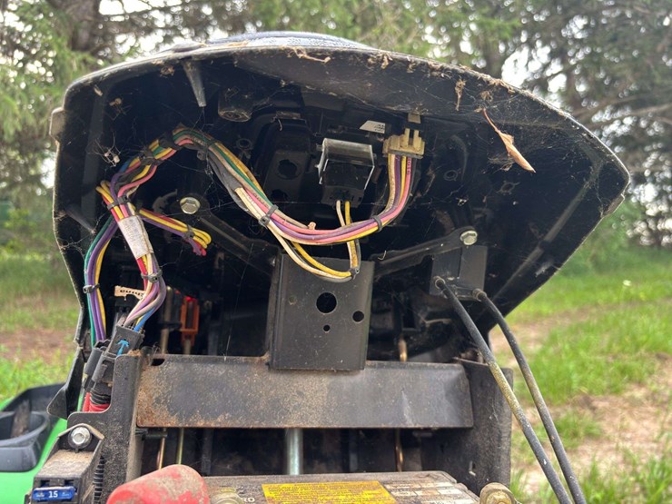 john-deere-x300-image-36