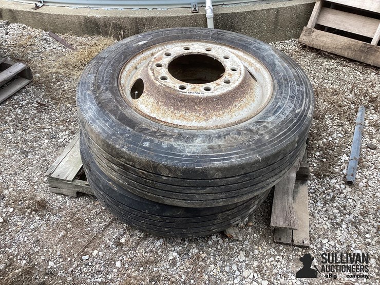 255/70r22.5-tires-&-rims-image-3