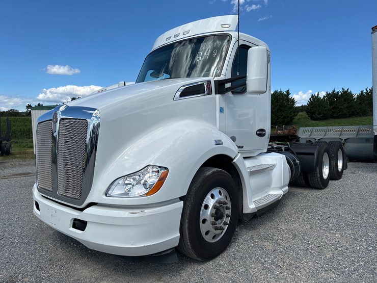2019-kenworth-t680-image-1