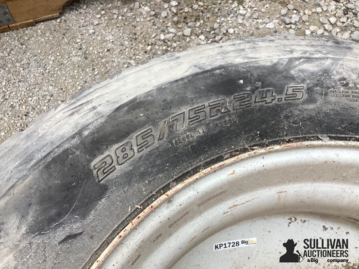 285/75r24.5-tire-&-rim-image-11