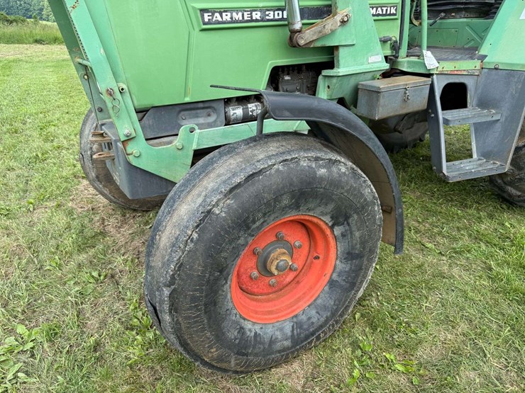 low-hour-fendt-306ls-with-loader-image-11