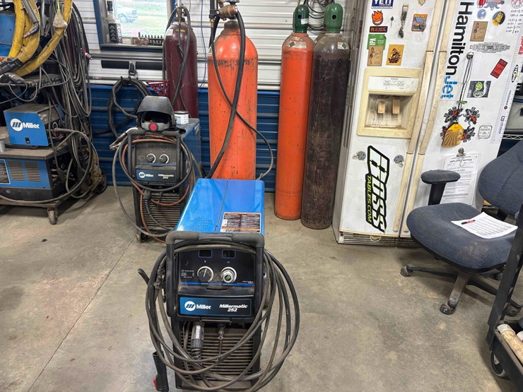 millermatic-252-welder-image-1