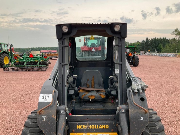 2015-new-holland-l223-image-14