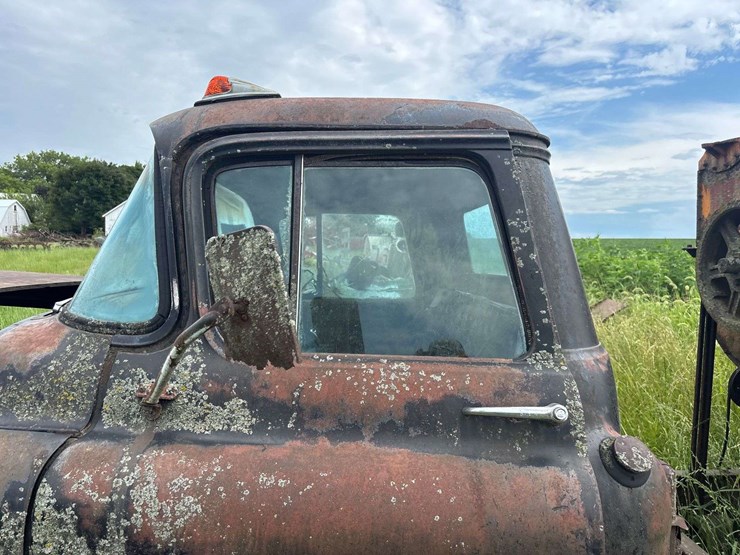 chevy-400-truck-with-minneapolis-moline-corn-sheller-image-52