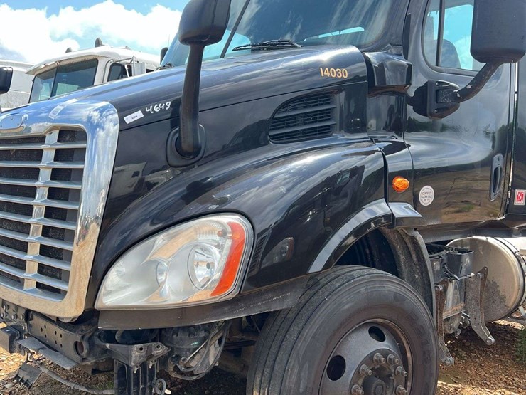 2015-freightliner-s/a-daycab-truck-*inop-image-9