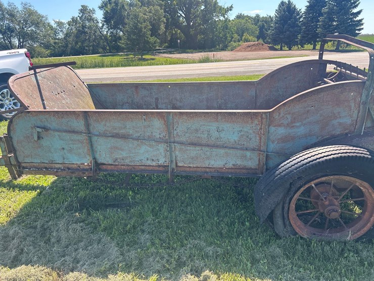 antique-manure-spreader-image-2