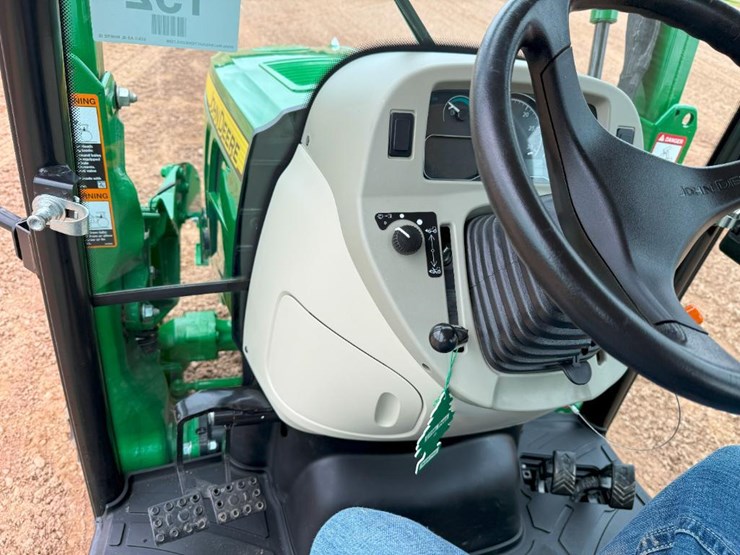 2020-john-deere-3033r-image-41