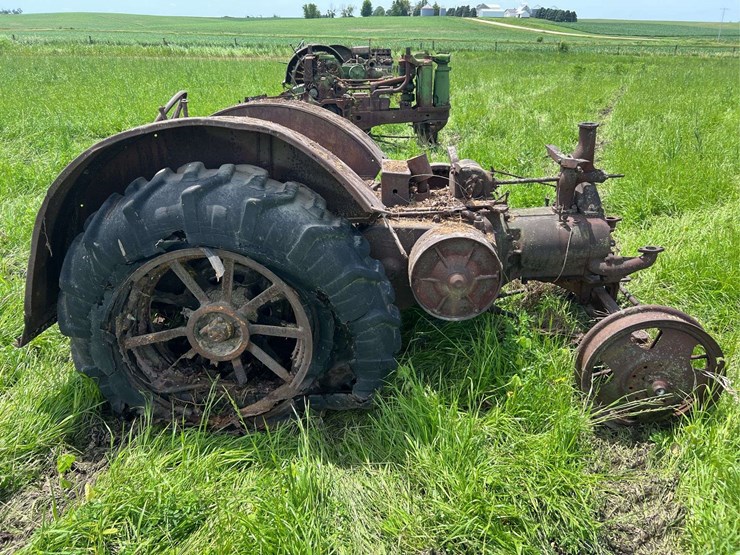john-deere-unstyled-model-d-image-7