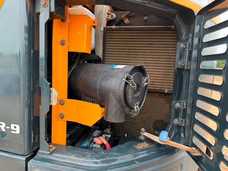 2013-hyundai-hx145-lcr-image-44