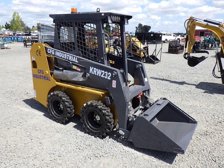 2025-cfg-krw232-skid-steer-loader-image-4