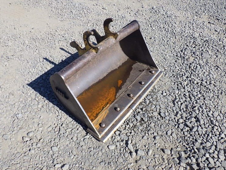 30"-hnl-excavator-smooth-bucket-image-1