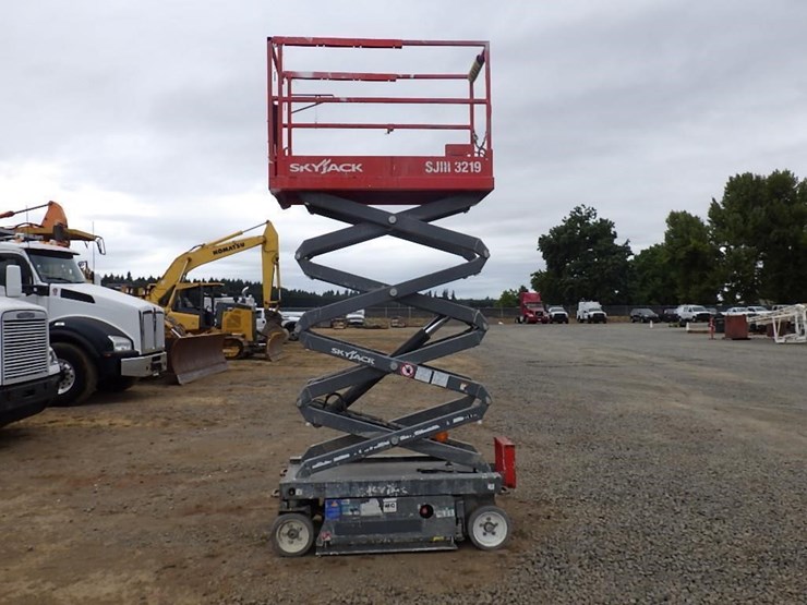 2017-skyjack-sj3219-scissor-lift-image-5