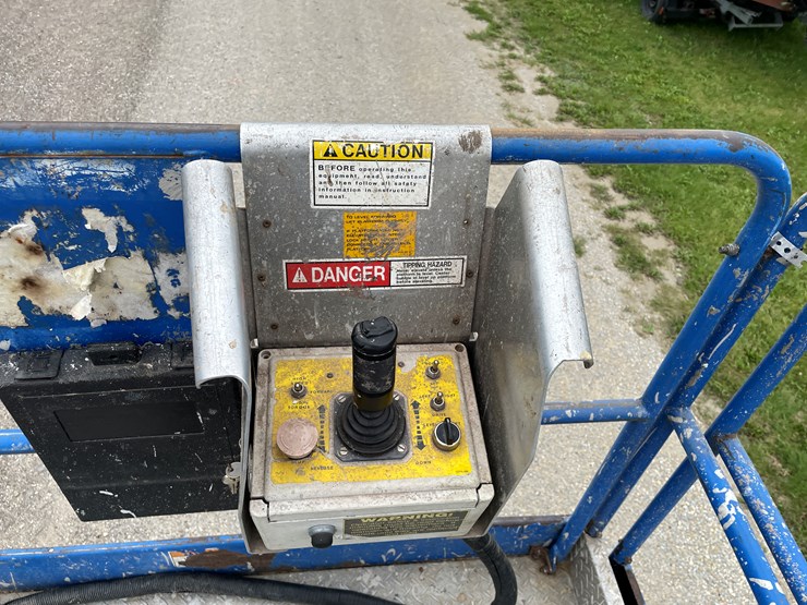 #6309-•-uprights-sl26sl-4wd-scissor-lift-image-34