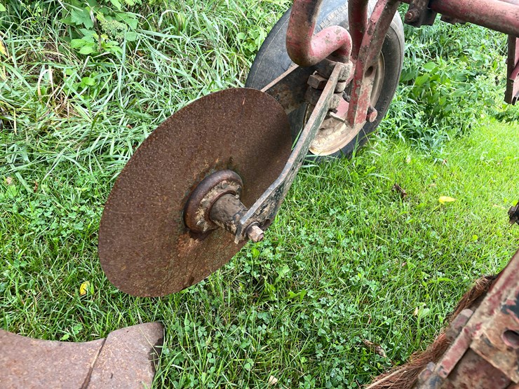 #7468-•-international-harvester-multi-bottom-plow-image-20