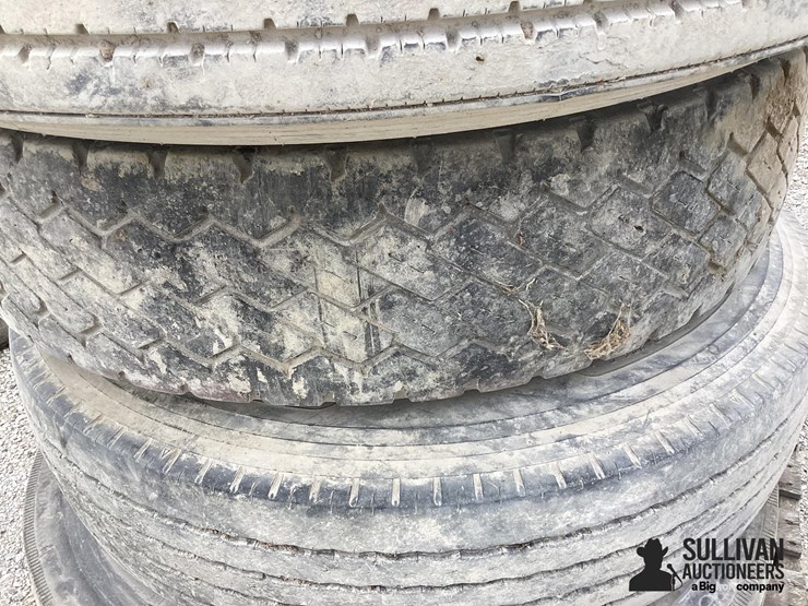285/75r24.5-tires-&-rims-image-13
