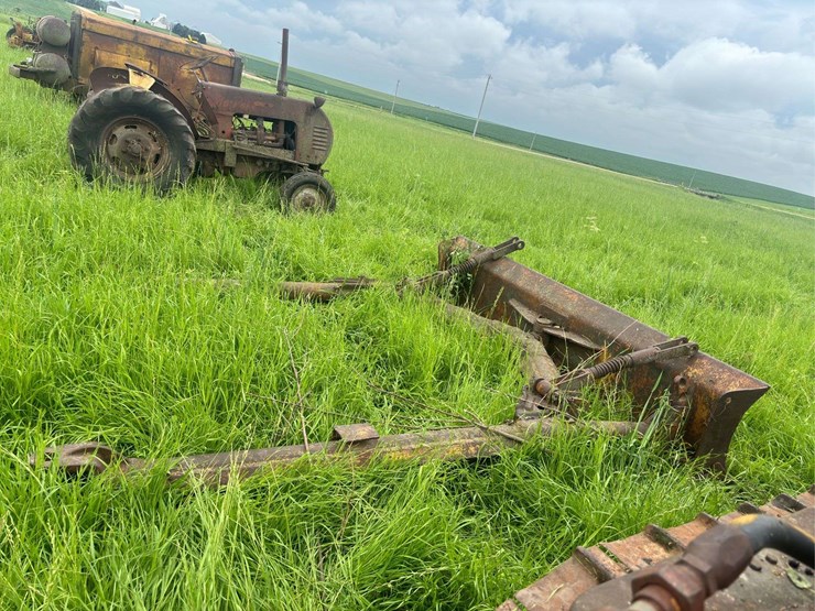 caterpillar-r5-crawler-and-blade-image-46