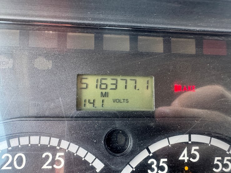 #6246-•-2011-freightliner-cascadia-semi-tractor-(has-wi-title)-image-96
