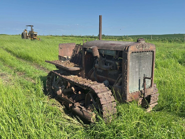 caterpillar-fifteen-crawler-image-7