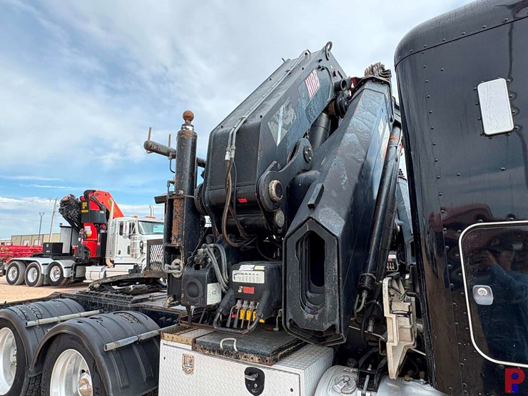2014-peterbilt-367-image-10