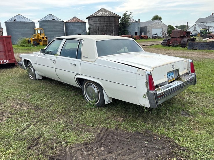 cadillac-deville-sedan-image-12