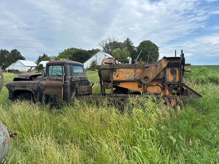 chevy-400-truck-with-minneapolis-moline-corn-sheller-image-8