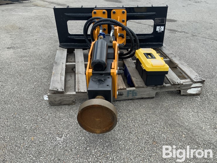 2025-giyi-680-skid-steer-post-driver-image-2