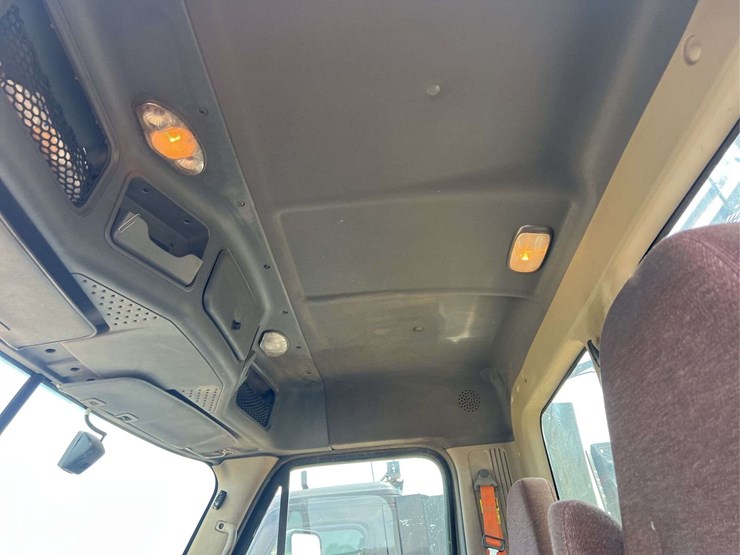 2018-freightliner-t/a-daycab-truck-*inop-image-27