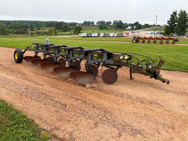 john-deere-2700-image-1