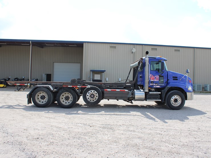 #2201-•-2014-mack-cxu613-roll-off-truck-image-1