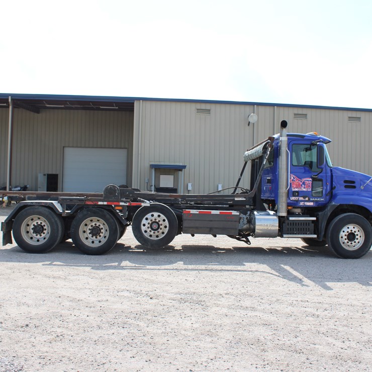 #2201 • 2014 Mack CXU613 Roll-Off Truck