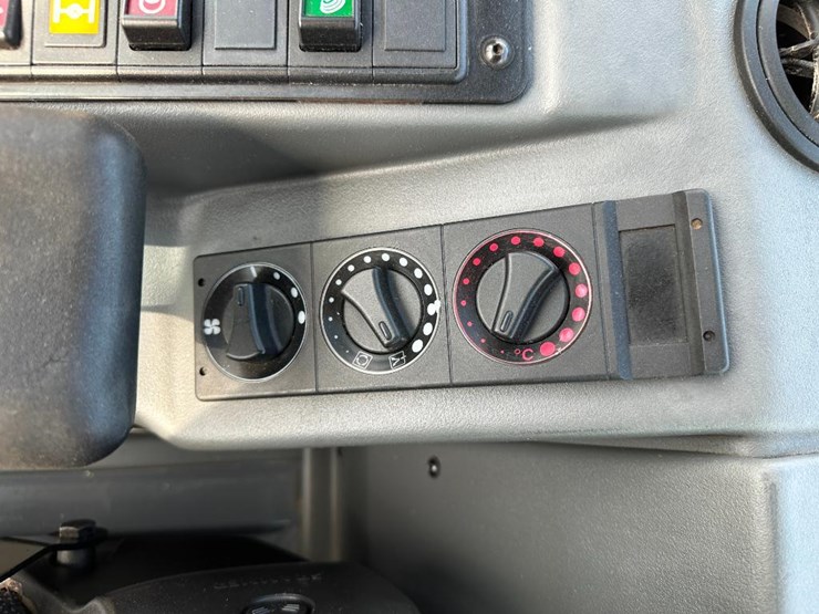 2014-deere-344k-image-52
