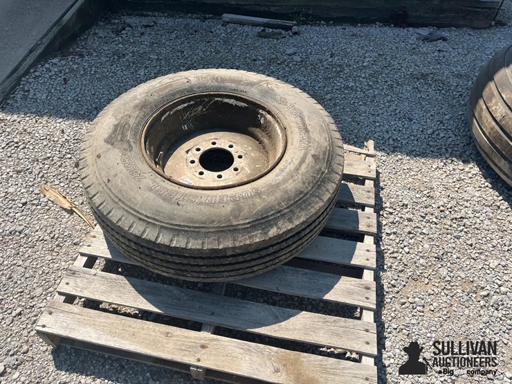 10r17.5-tire-&-rim-image-8