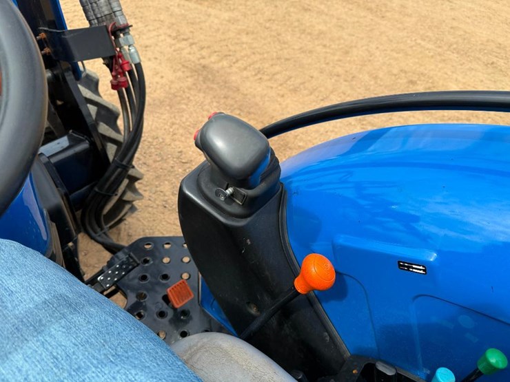 2019-new-holland-workmaster-70-image-44