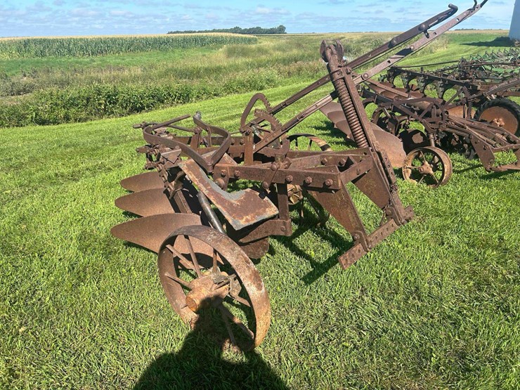 john-deere-plow-image-7