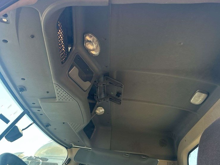 2017-freightliner-daycab-truck-front-cut-off-*inop-image-18