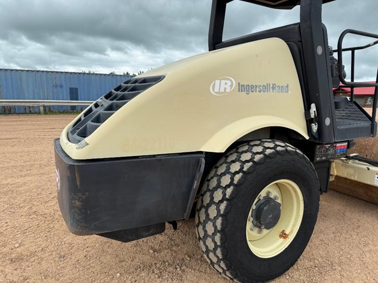 2002-ingersoll-rand-sd70d-image-19