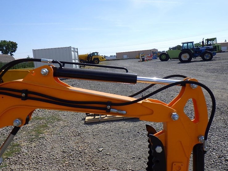 2025-miva-va15-hydraulic-excavator-image-12