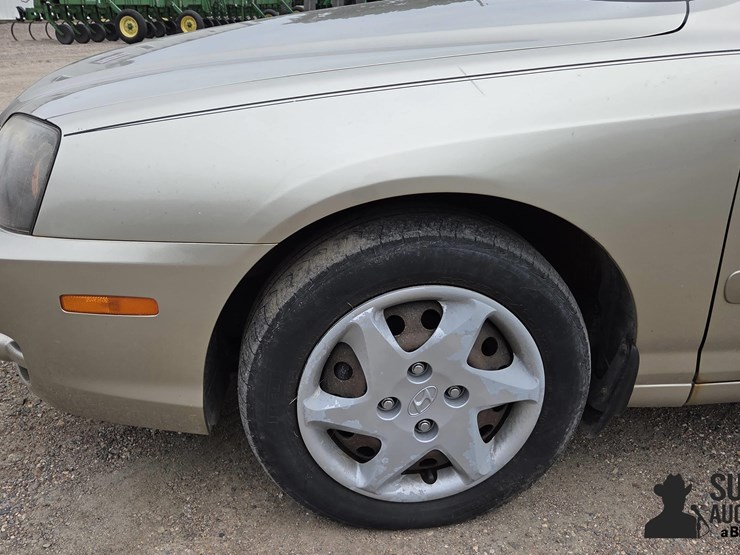2005-hyundai-elantra-4-door-sedan-image-9