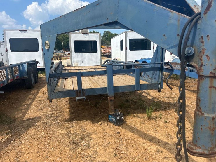 2009-82"-x-20'-t/a-gooseneck-trailer-image-7