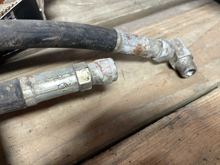 #2118-•-hydraulic-manifolds-and-hoses-(cw)-image-4