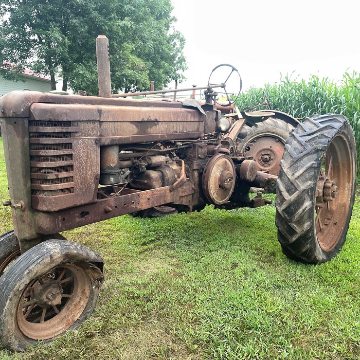 #6682 • 1946 John Deere Parts Tractor