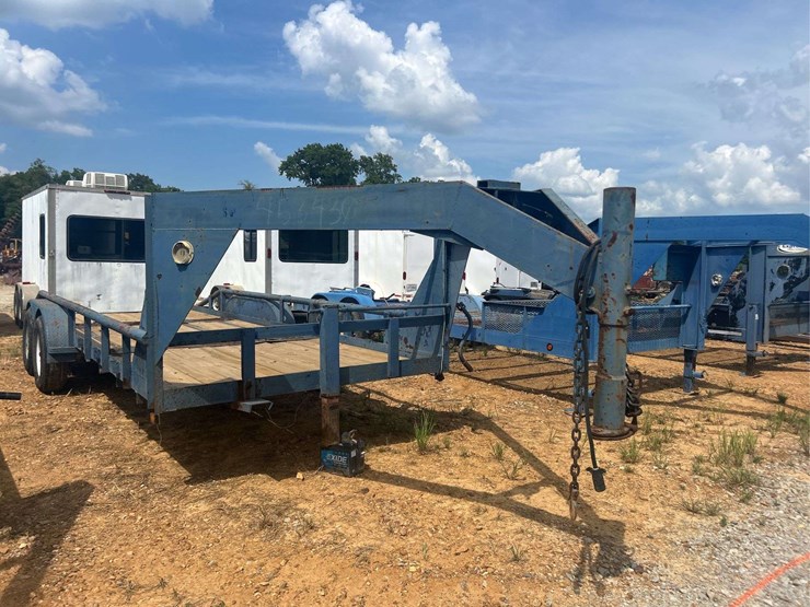 2009-82"-x-20'-t/a-gooseneck-trailer-image-5