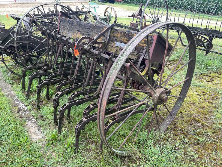 #7494-•-antique-seeder-image-5