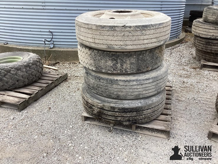 285/75r24.5-tires-&-rims-image-1