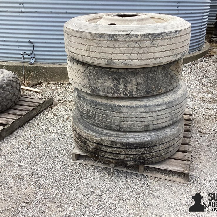 285/75R24.5 Tires & Rims