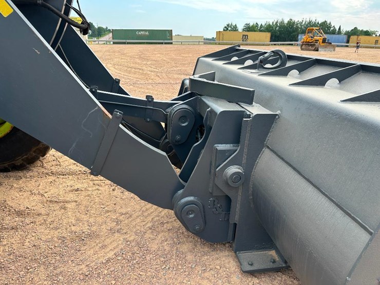 2010-deere-644k-image-26