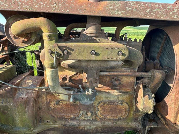 huber-4-cylinder-tractor-image-24