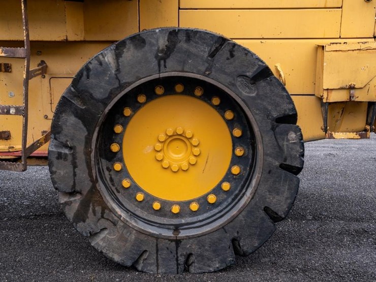1996-deere-344g-image-53